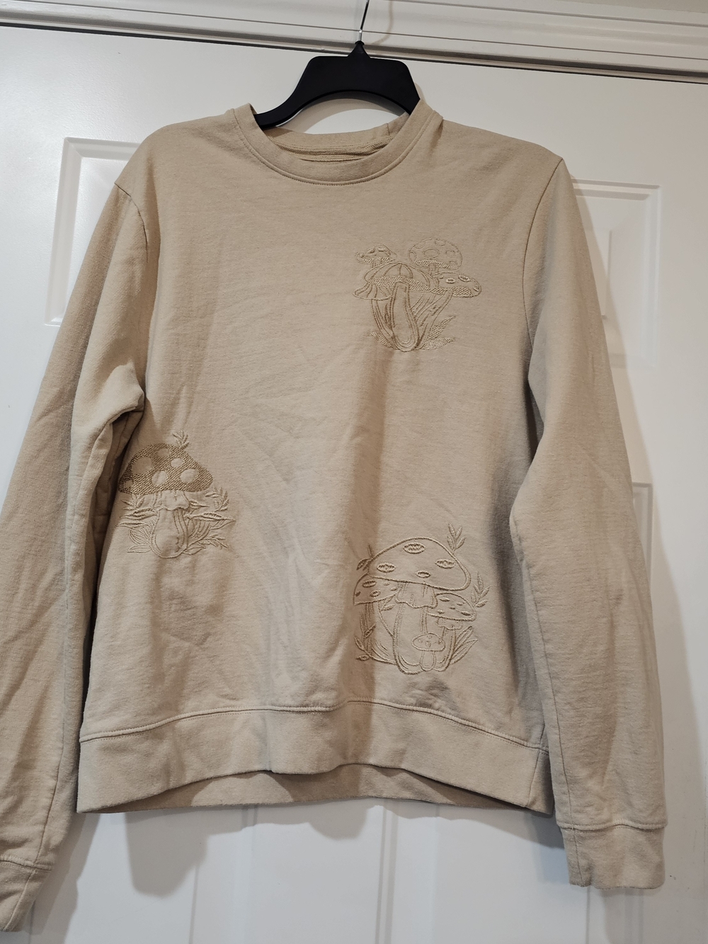 Neutral Mushroom-Embroidered Crewneck Sweater Size Medium {Bx21}